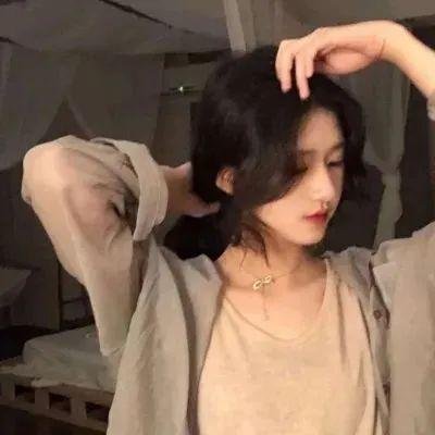 夜晚的水母不会游泳